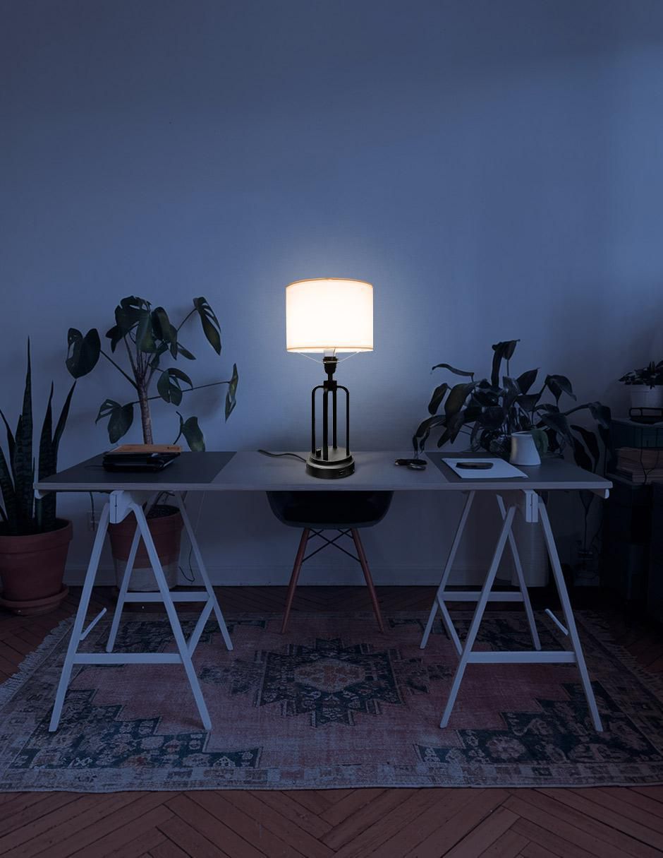 Lámpara de mesa incandescente y LED Task 4