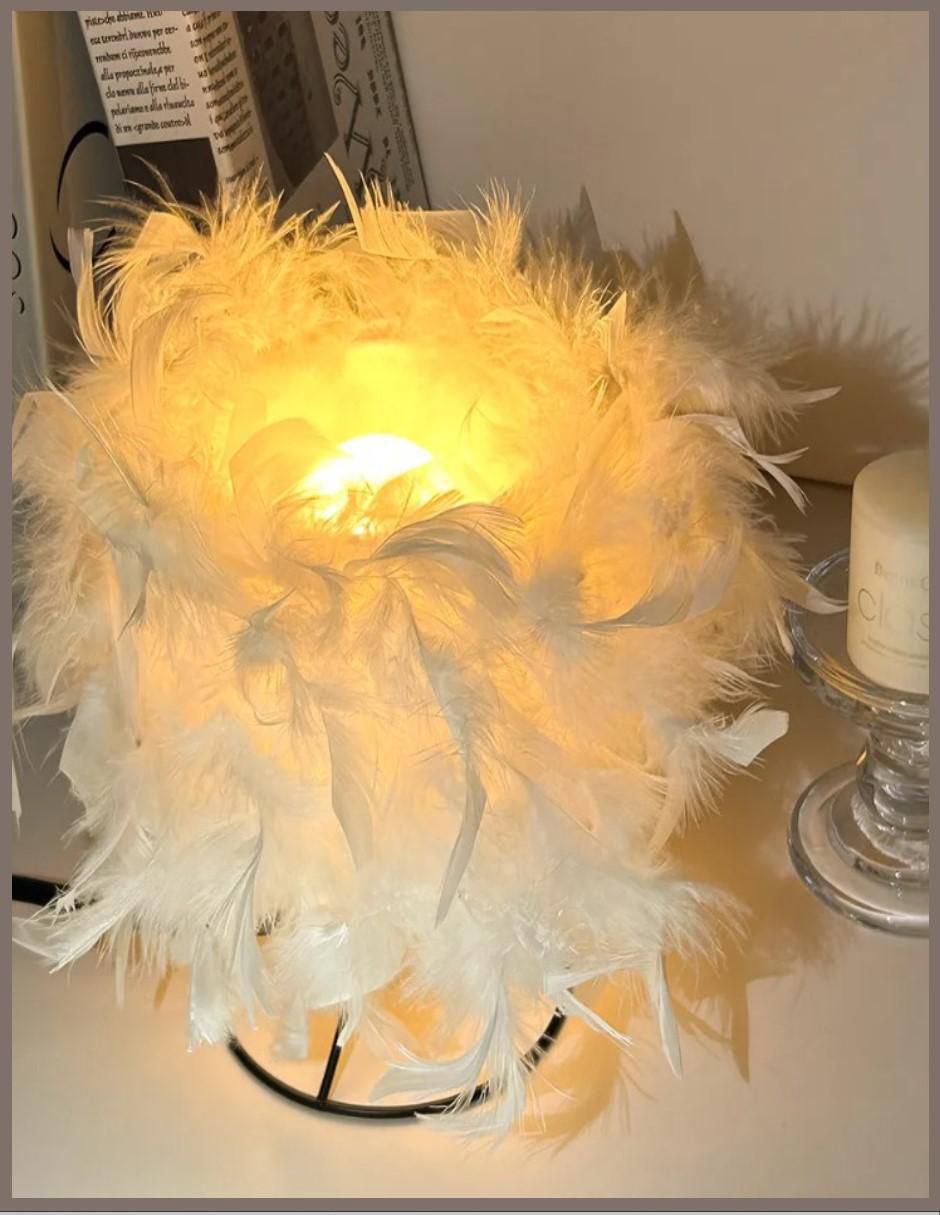 Lámpara de mesa LED de plumas 3