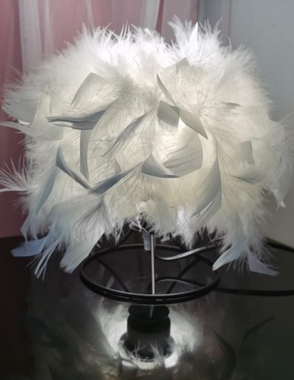 Lámpara de mesa LED de plumas 2